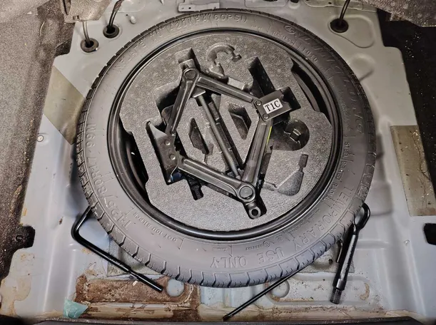 Car image 35