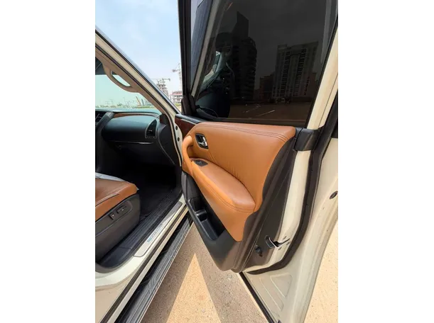 Car image 26