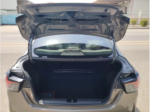 Car image 25