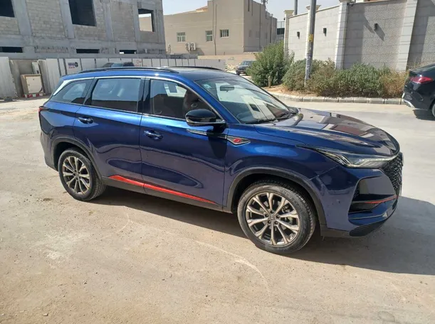 Car image 4