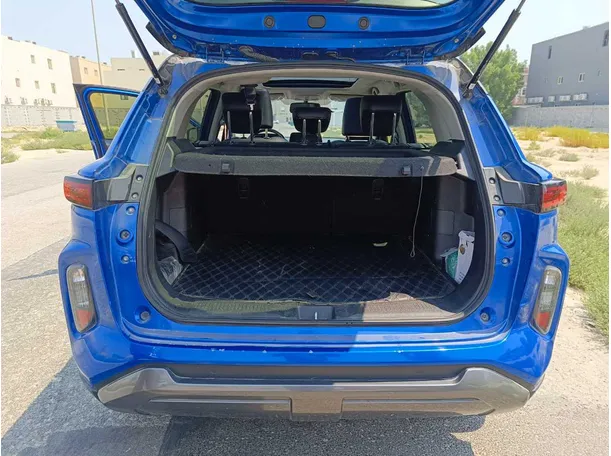 Car image 24