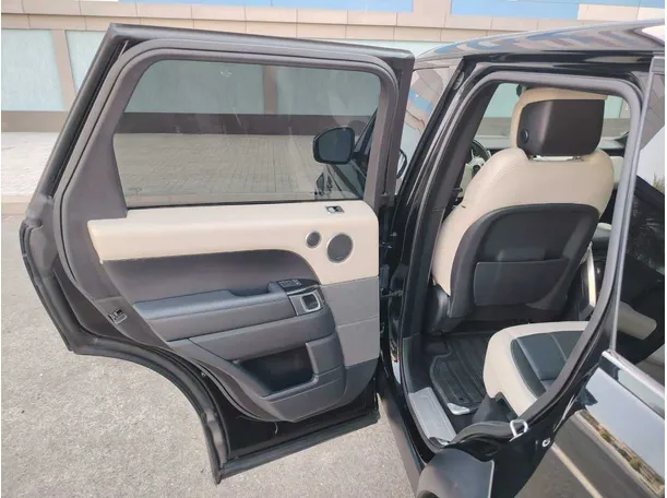 Car image 17