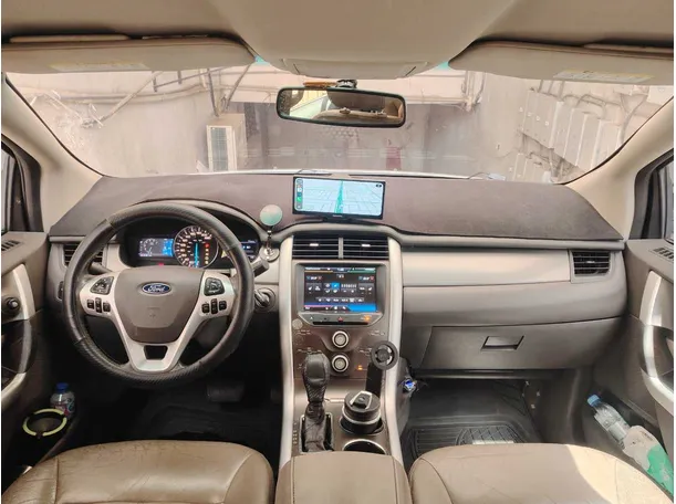 Car image 17
