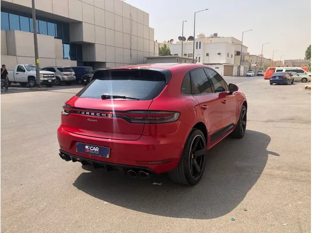 Car image 12