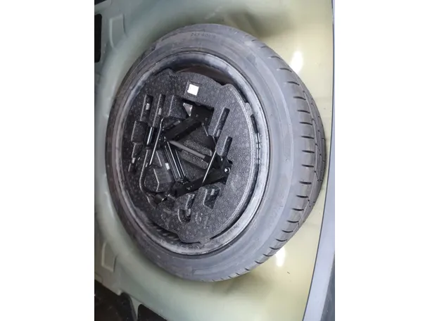 Car image 25