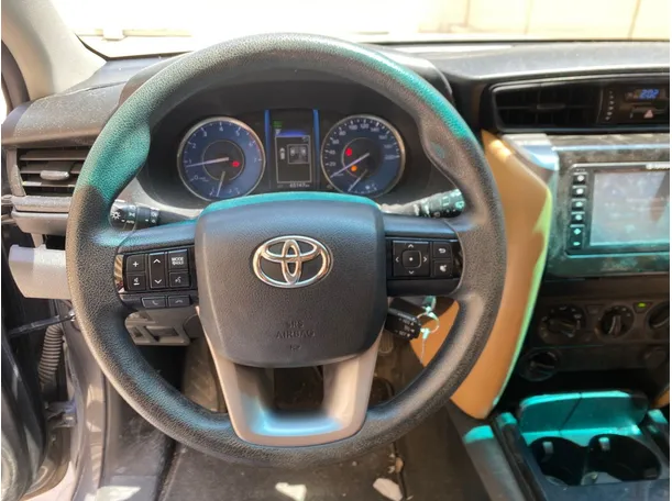 Car image 17