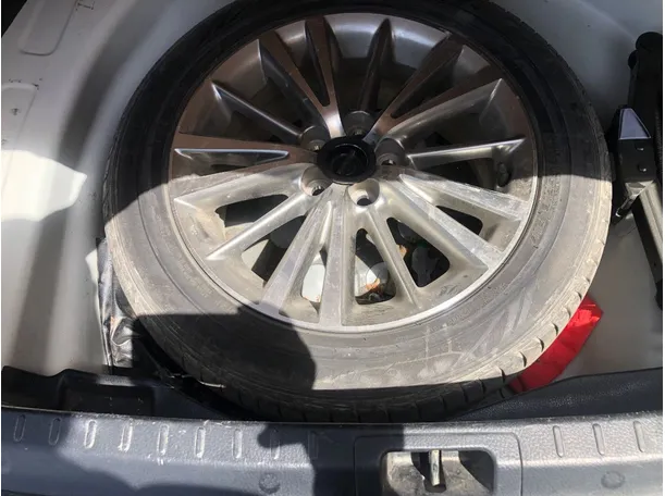 Car image 21