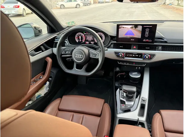 Car image 19