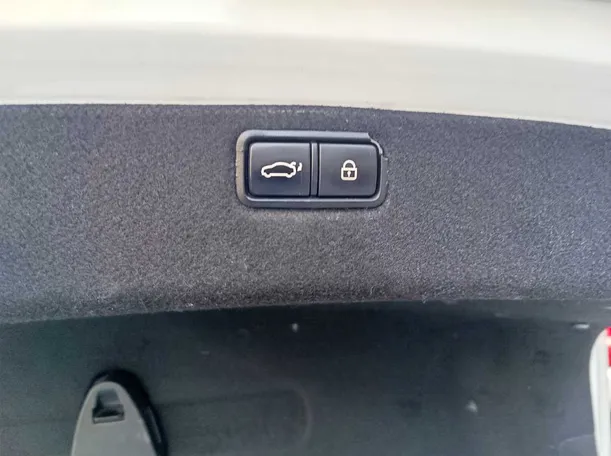 Car image 33