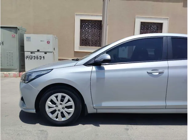 Car image 9