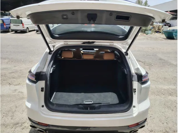 Car image 32