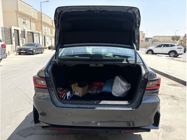 Car image 24