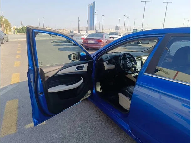 Car image 11