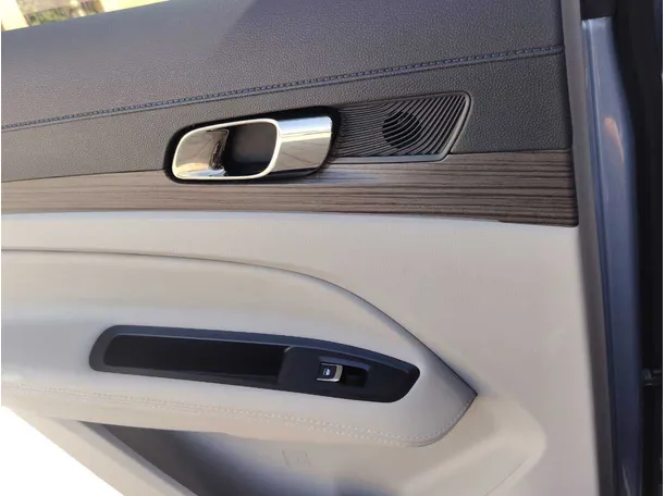 Car image 31