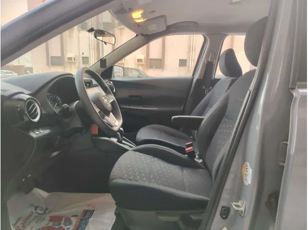 Car image 16