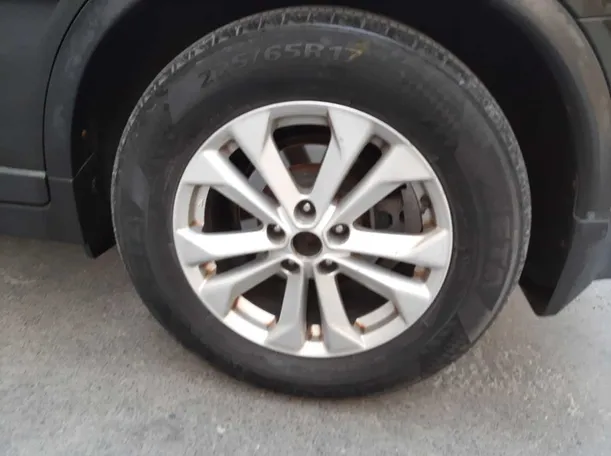 Car image 9