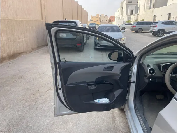 Car image 10