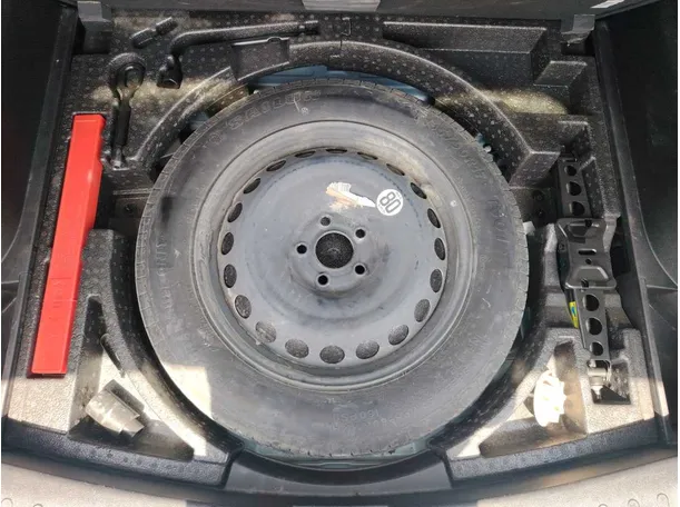 Car image 35