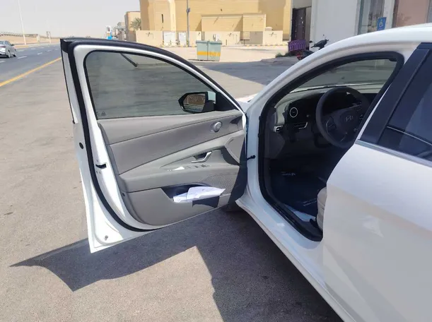 Car image 11