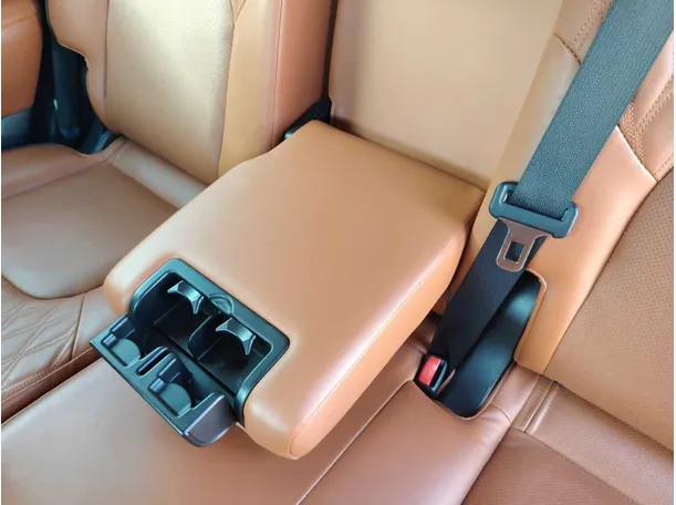 Car image 32