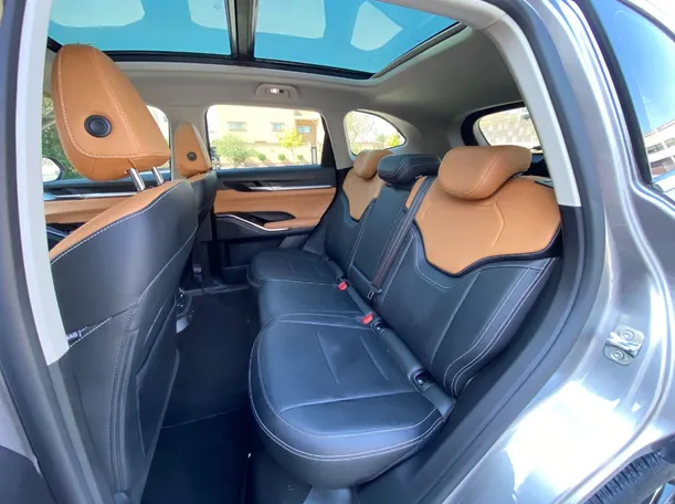 Car image 13