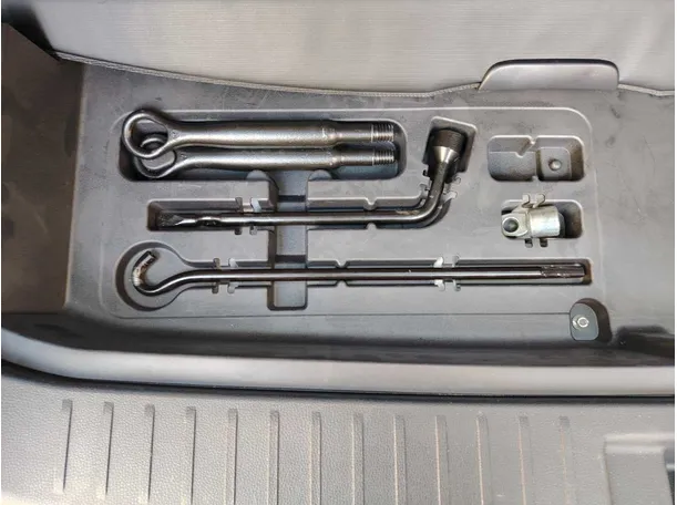 Car image 39