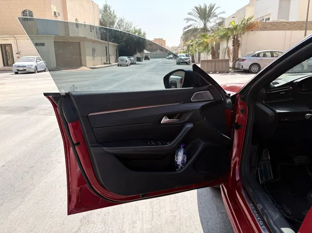 Car image 10