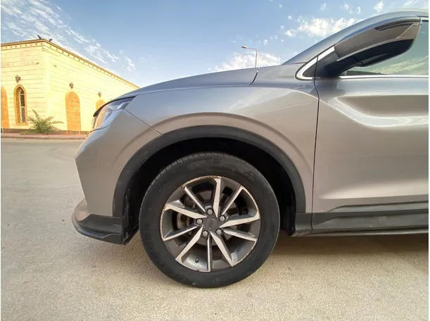 Car image 9