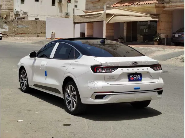 Car image 7