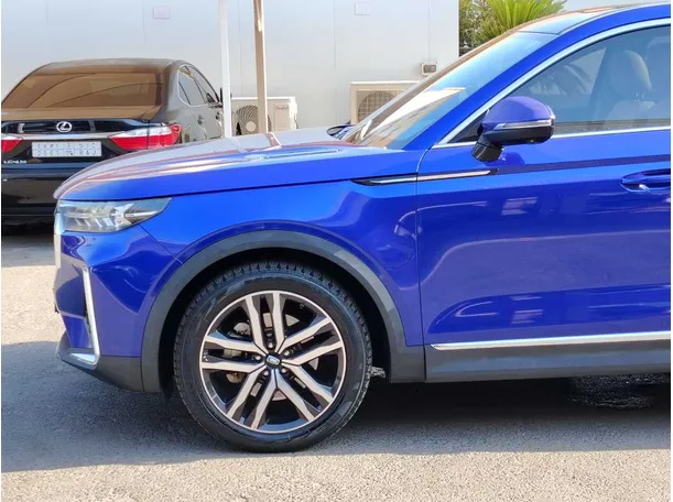 Car image 9