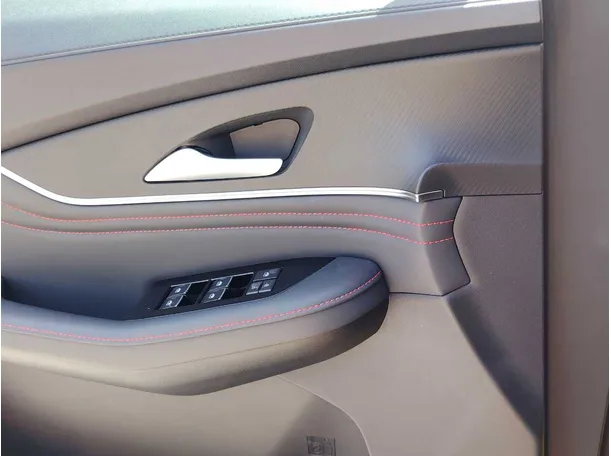Car image 32