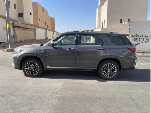 Car image 8