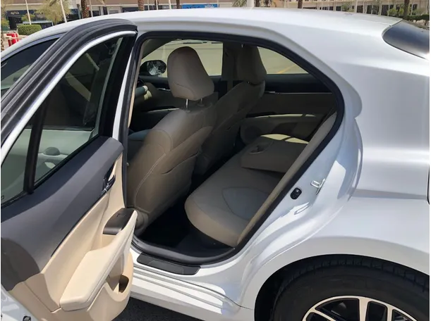 Car image 12