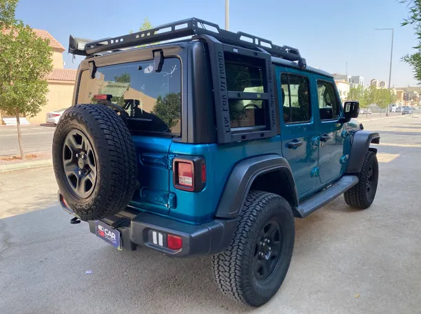Car image 5