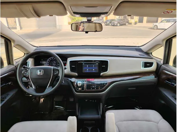 Car image 17
