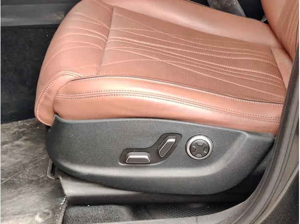 Car image 40