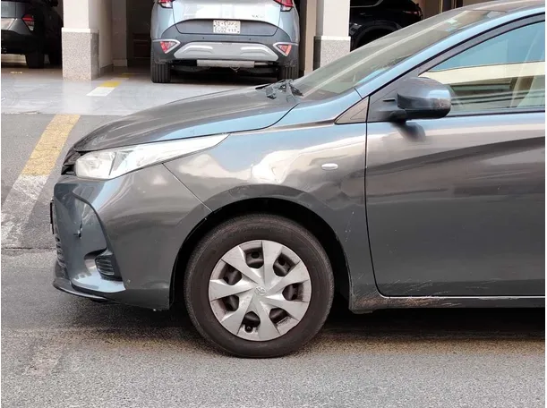Car image 9