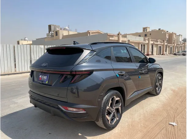 Car image 5