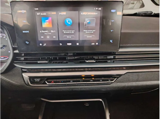 Car image 19