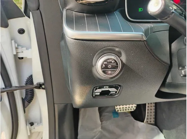 Car image 29