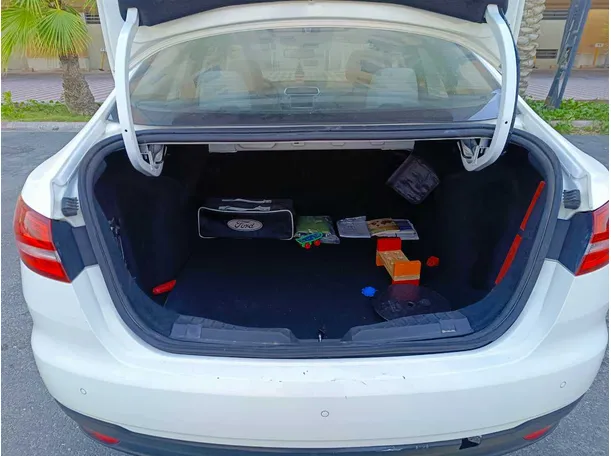 Car image 28