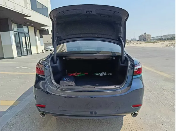 Car image 30