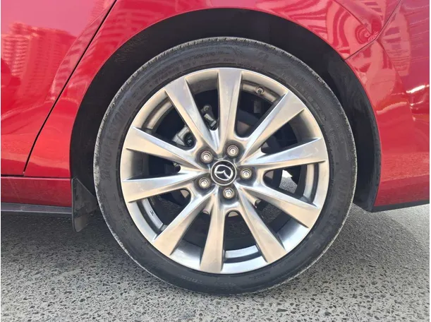 Car image 10