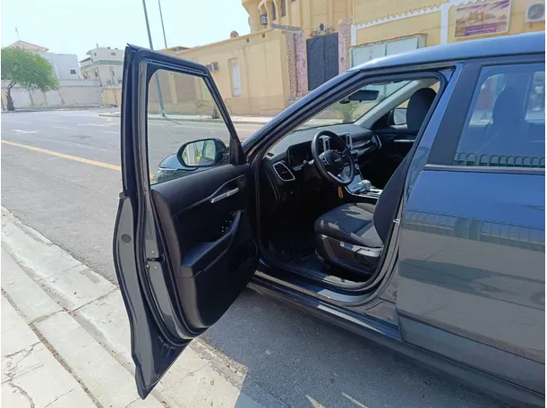 Car image 12
