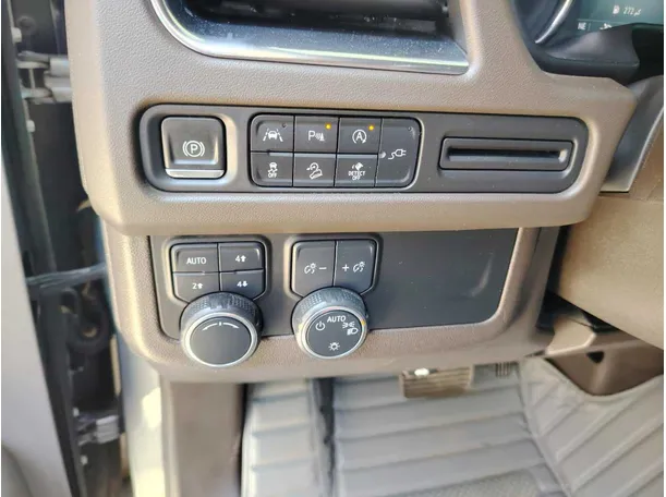 Car image 24