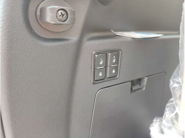 Car image 36