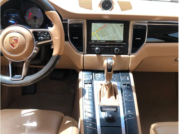 Car image 18