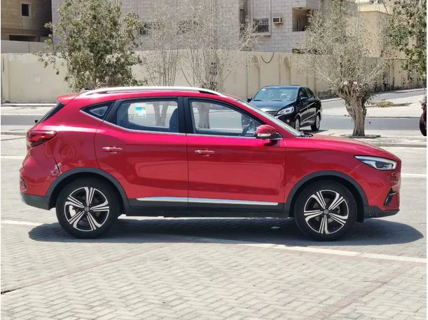 Car image 4
