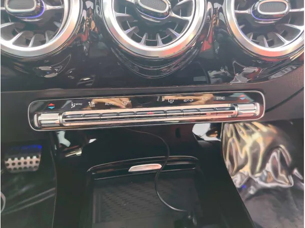 Car image 27