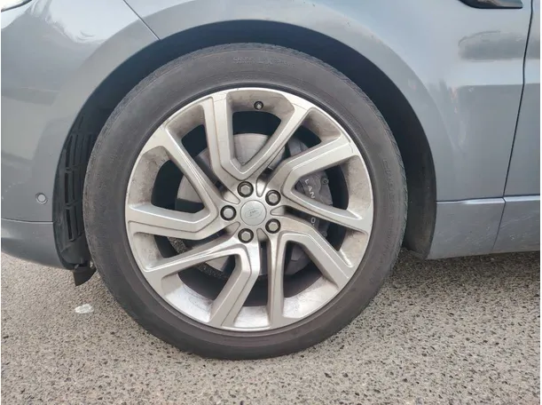 Car image 9